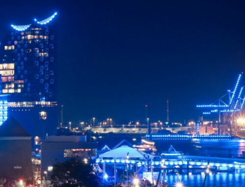 Blue Port Hamburg 2023: Der Hafen erstrahlt in magischem Blau