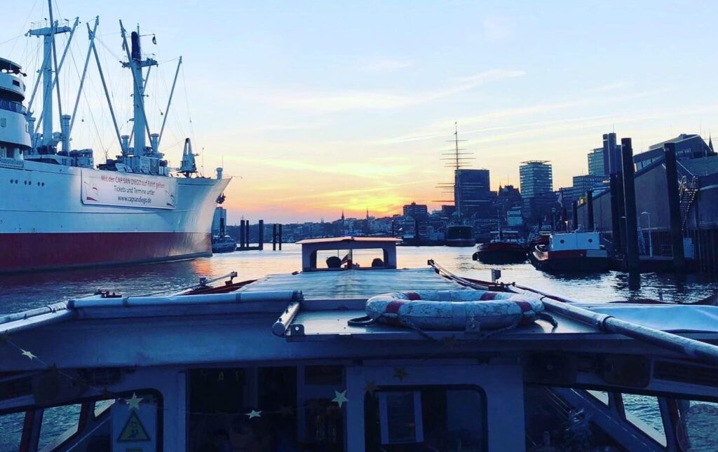 Sonnenuntergang an den Landungsbrücken