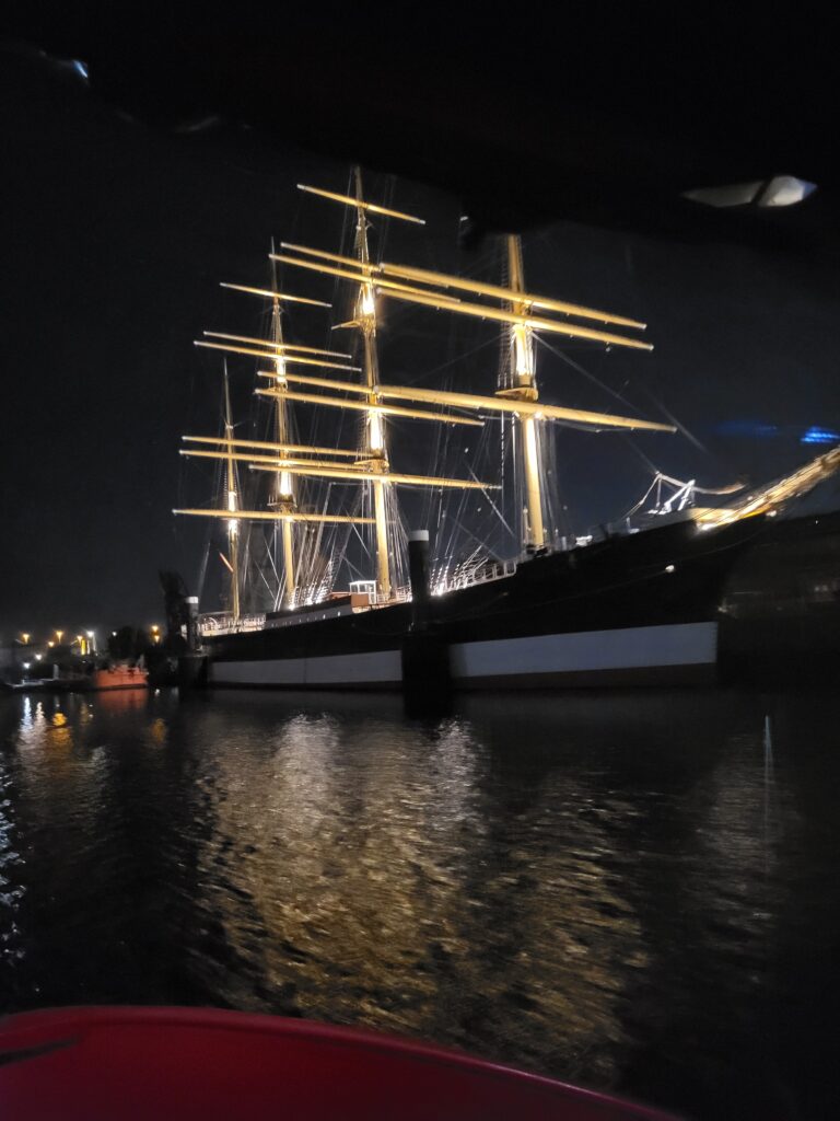 Rickmer Rickmers in der Nacht
